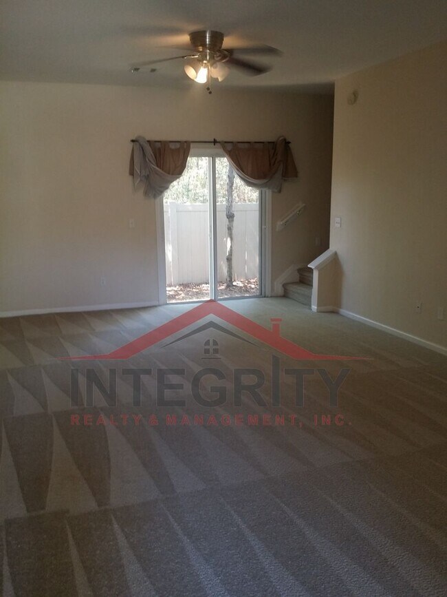 Foto del edificio - 2 bed/2 bath townhome in Timothy Landing