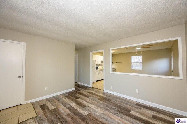 Foto del edificio - 111 Hickory Hill Dr