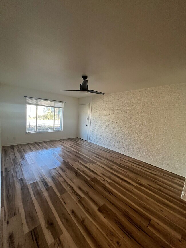 Foto del edificio - 501 Westwood Dr