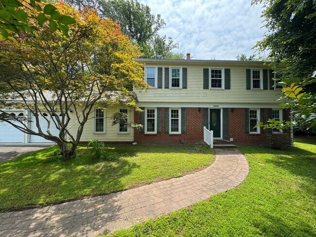 Foto del edificio - Lovely 4 Bed 3.5 Bath On Single Family Hom...