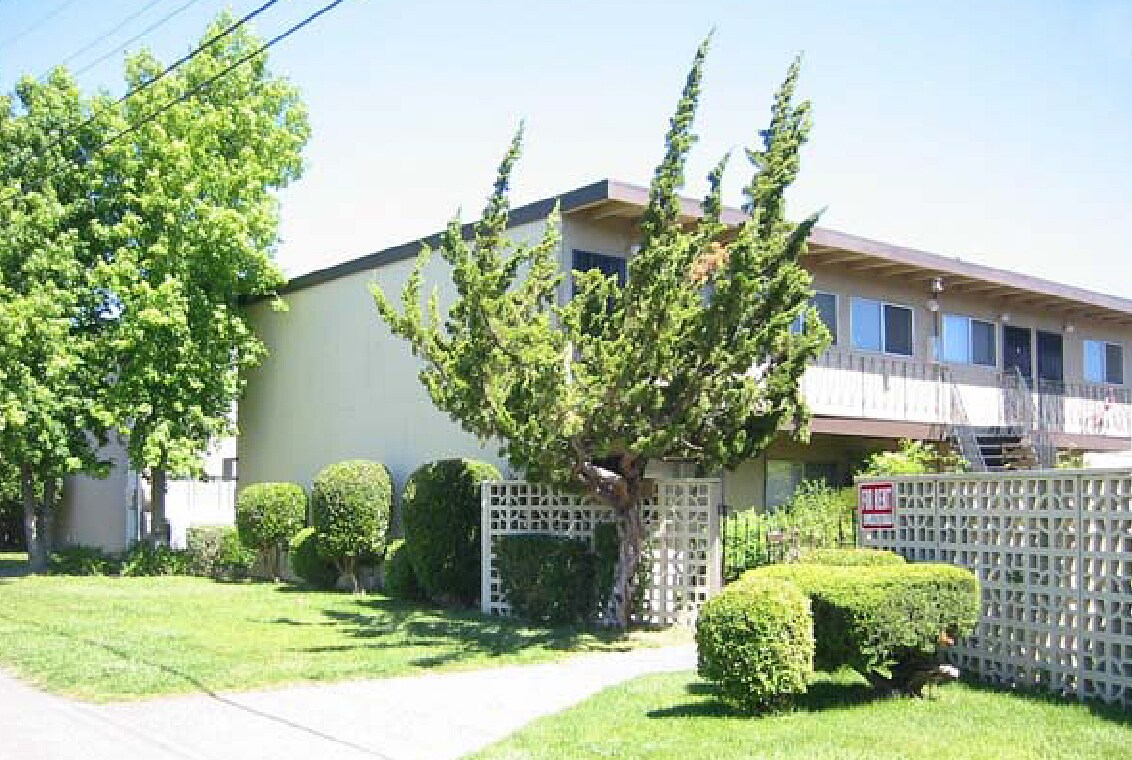 Primary Photo - Leafwood Apartments