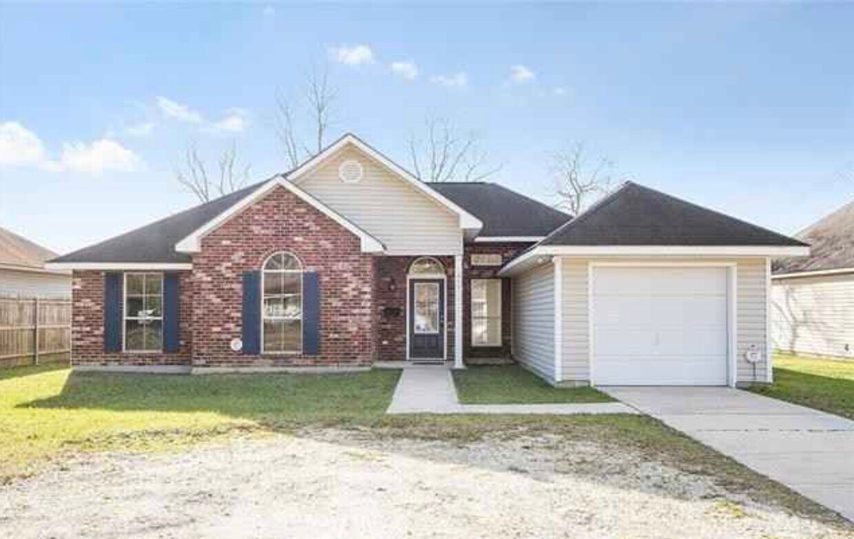 Primary Photo - 608 S Cypress St