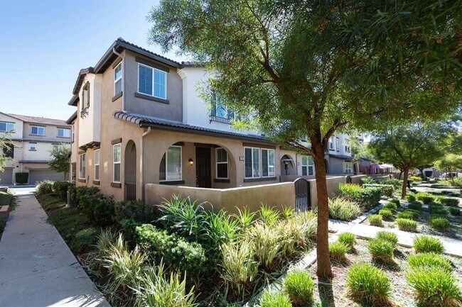 Building Photo - 40969 Lacroix Avenue'