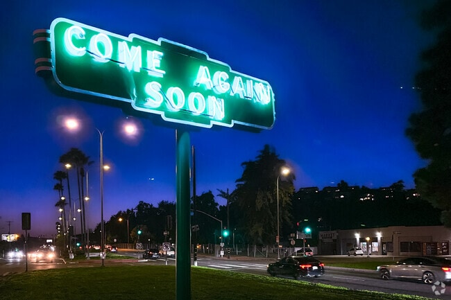 Neon Border Monument, come again soon sign.