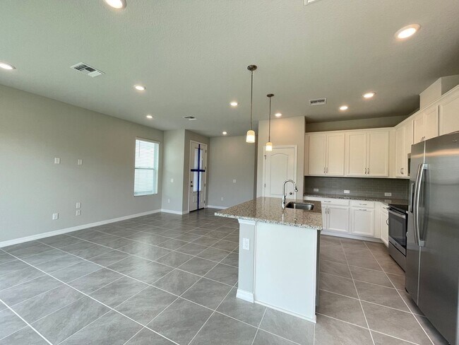 Foto del edificio - 4 Bedroom, 3 Bathroom Corner Unit Town Home!