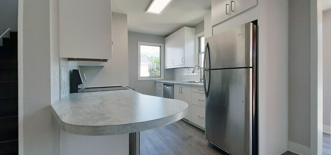 Kitchen - 207 14th Ave. NE