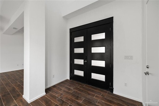 Building Photo - 2105 Azalea St
