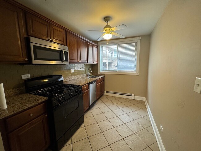 Foto del edificio - 2241 W Farwell Ave