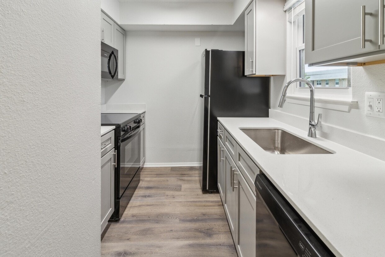 Primary Photo - River Pointe Apartments