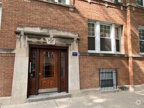 Building Photo - 3408 W Sunnyside Ave