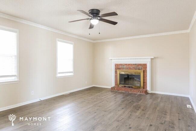 Building Photo - 602 Creek Dr