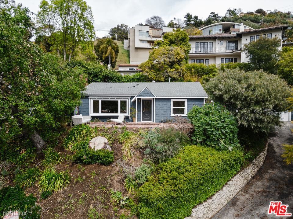 2 br, 1 bath House 2850 Nichols Canyon Rd House for Rent in Los