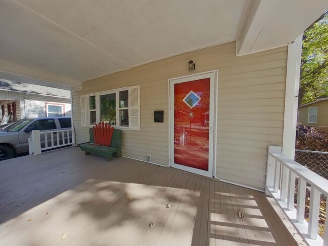 Building Photo - 3 Bedroom Home