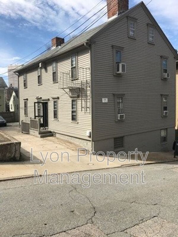 Building Photo - 39 Bowen St