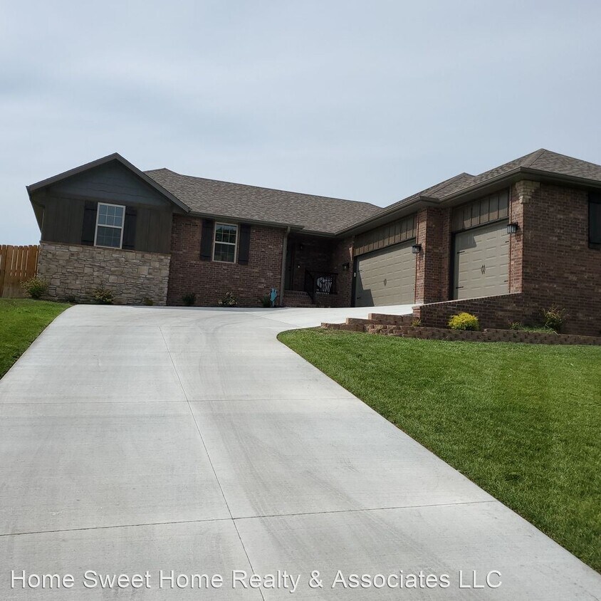 Primary Photo - 4 br, 2 bath House - 839 S Eastridge