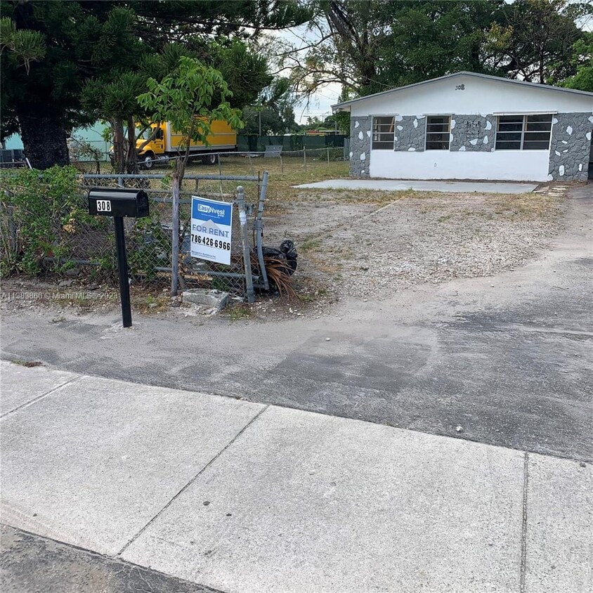 Foto principal - 308 NW 9th St