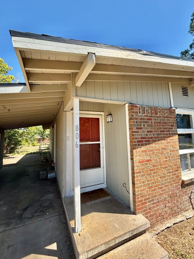 Foto del edificio - NOW AVAILABLE - 3 Bedroom home!