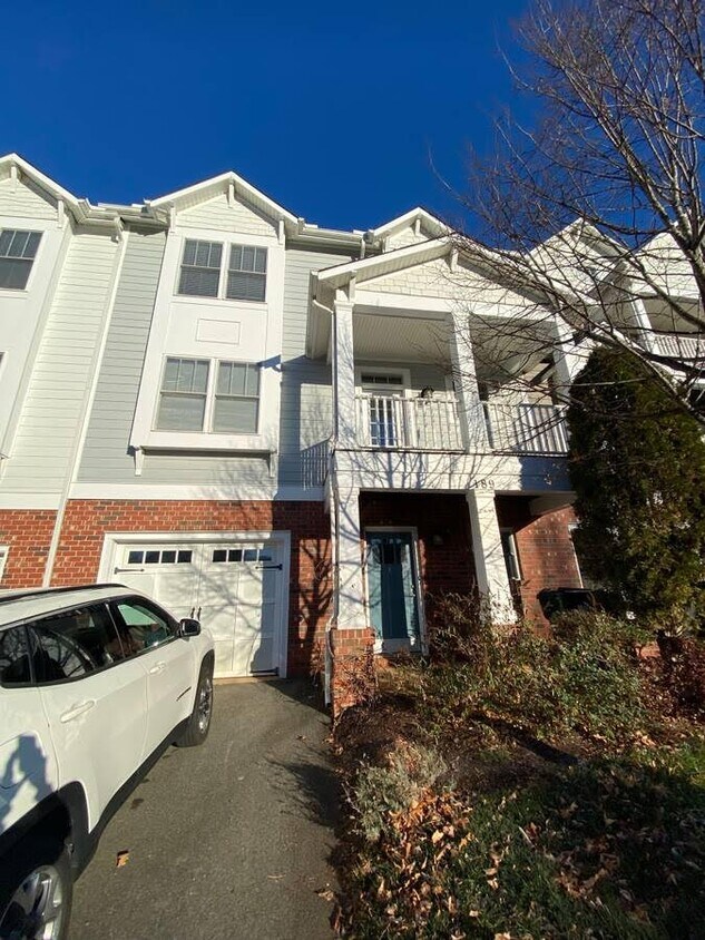 189 Brookwood Dr, Charlottesville, VA 22902 Townhome Rentals in