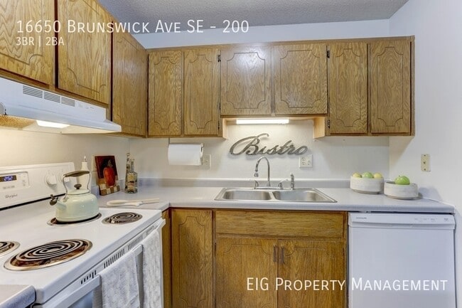Building Photo - 16650 Brunswick Ave SE