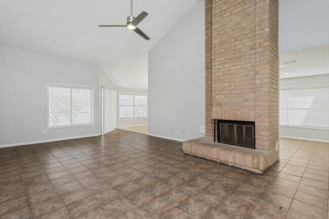Foto del edificio - 2015 Braesmeadow Ln