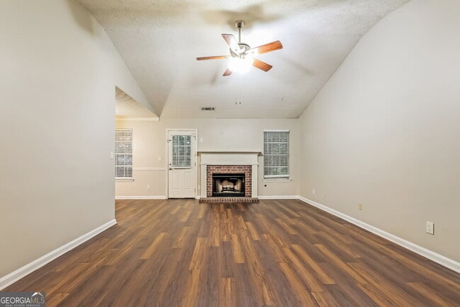 Building Photo - 429 Village Cir