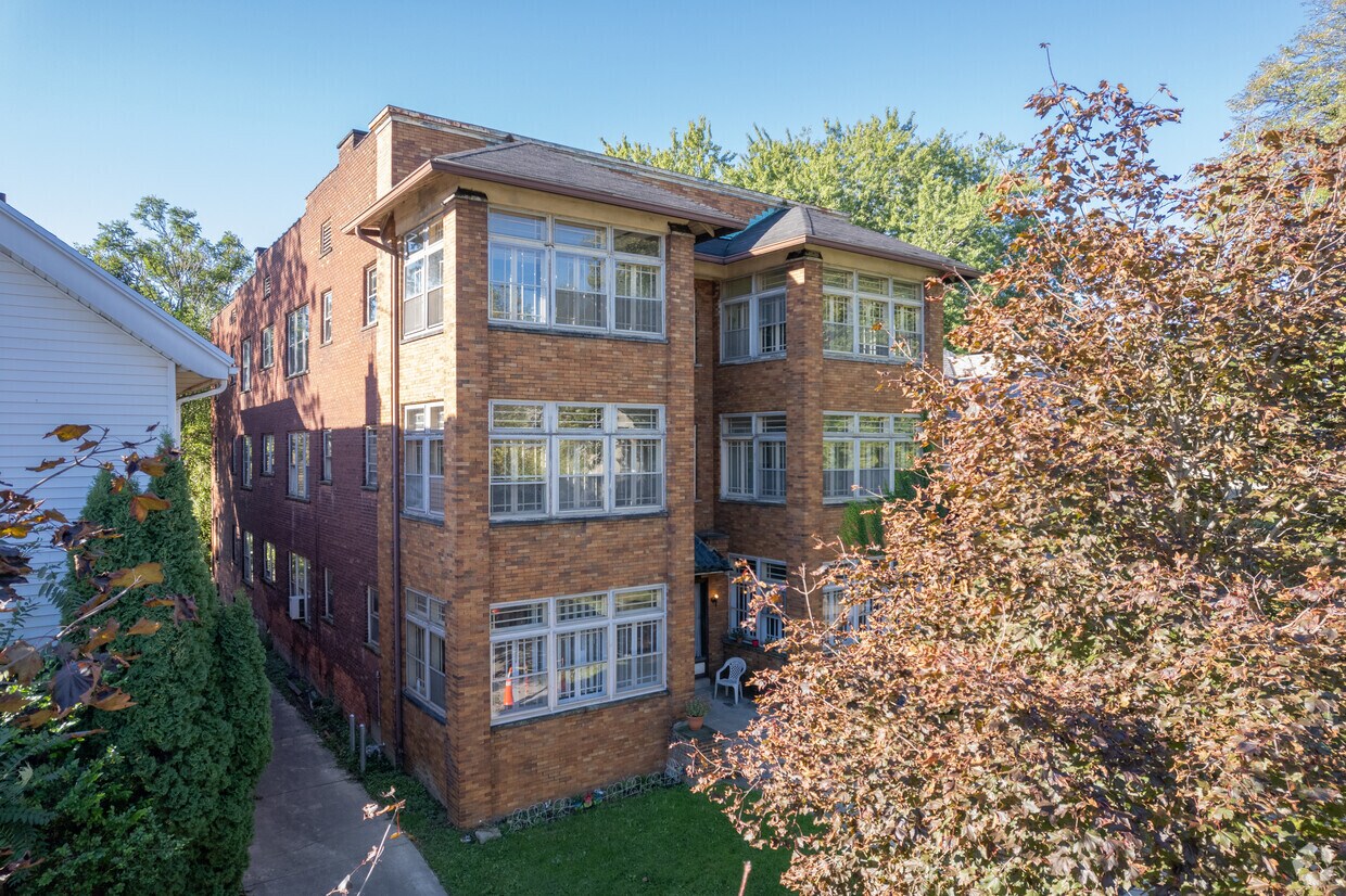 Primary Photo - 427 Rockingham St