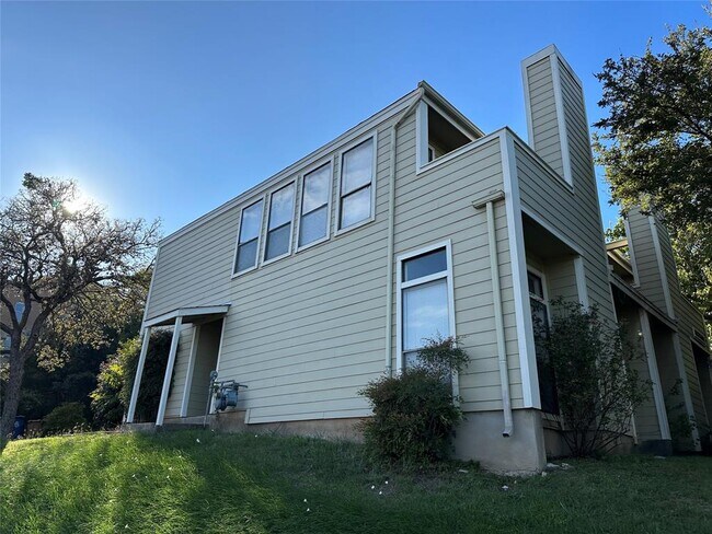 Building Photo - 6728 Lancret Hill Dr