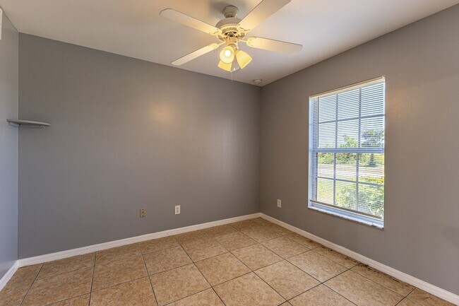 Foto del edificio - Spacious 3BR 2BA Home in Lehigh Acres