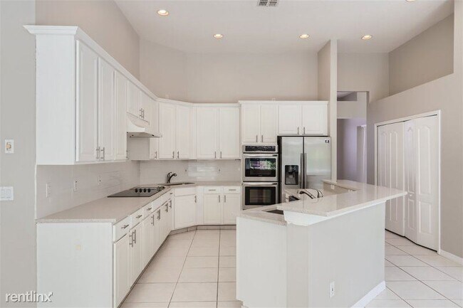 Building Photo - 5 br, 4.5 bath House - 14682 Braddock Oak ...