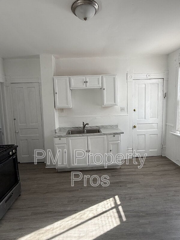 Building Photo - 2630 N 24th Pl