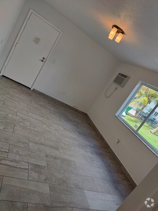 Building Photo - 7839 N Bayshore Dr