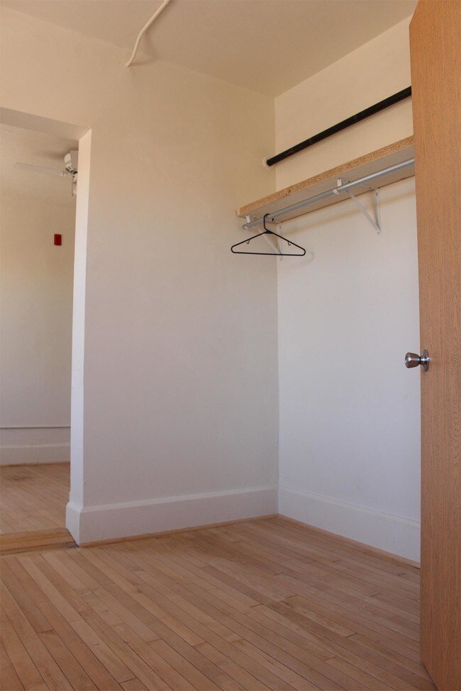 Building Photo - 409 N Broadway