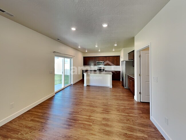 Foto del edificio - 2357 Surry Way