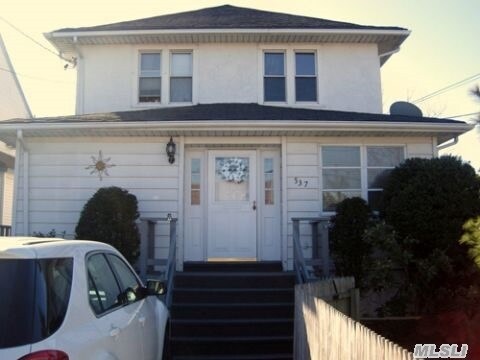 Primary Photo - 537 Bayview Ave