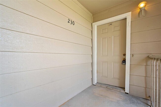 Building Photo - 2120 Wilcrest Dr