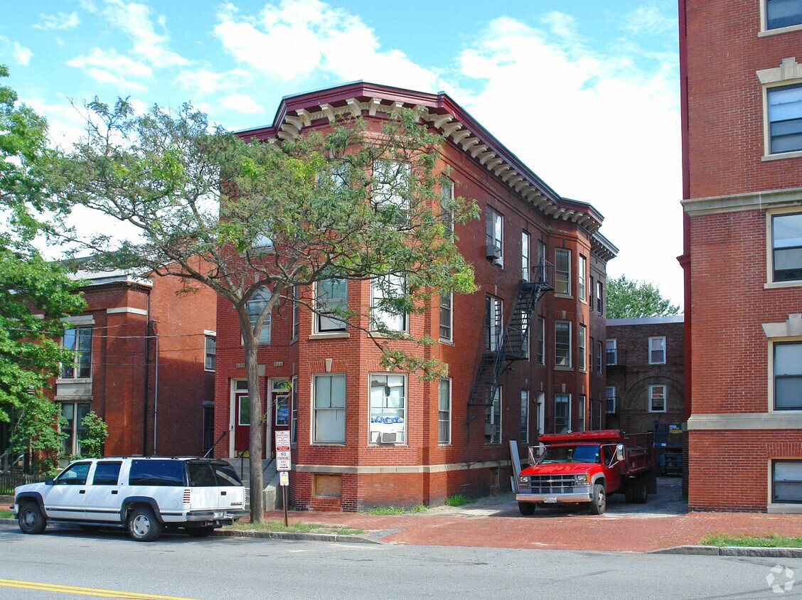 Building Photo - 130-132 Danforth St