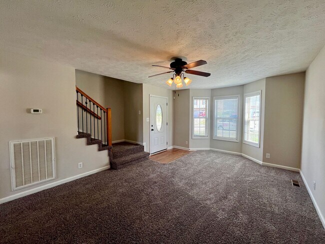 Building Photo - Great Home with Huge Bonus Room!