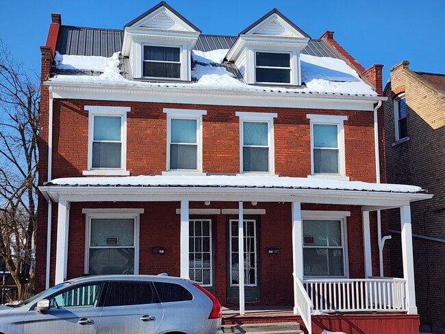 Building Photo - 253 N Spring St