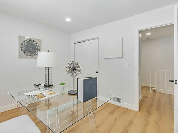 Foto del edificio - 824 Gilchrist Dr
