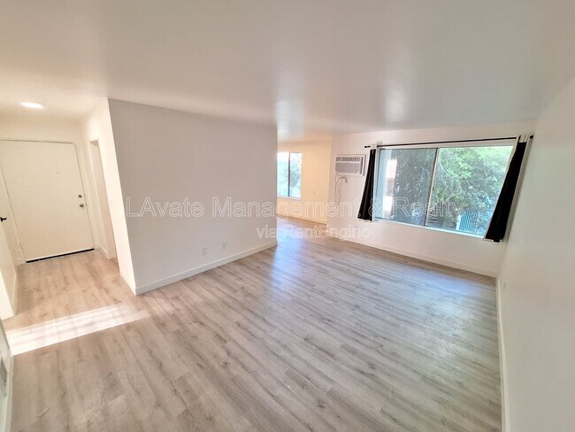Foto del edificio - 11744 Runnymede St