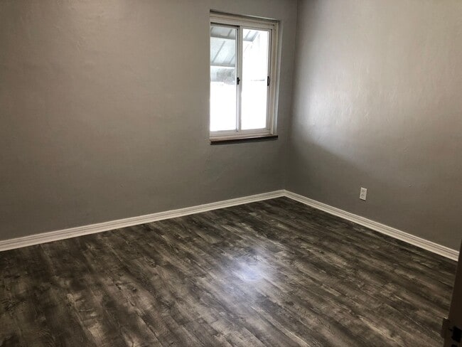Building Photo - Greenfield - 3 Bedroom Single Family House, Garage, Central AC, Yard!