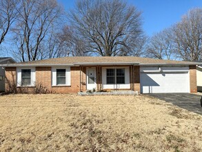 Building Photo - 2839 S Dayton Ave