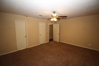 Foto del edificio - 13215 Lake Breeze Ln