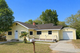 Building Photo - 37411 Magnolia Ave
