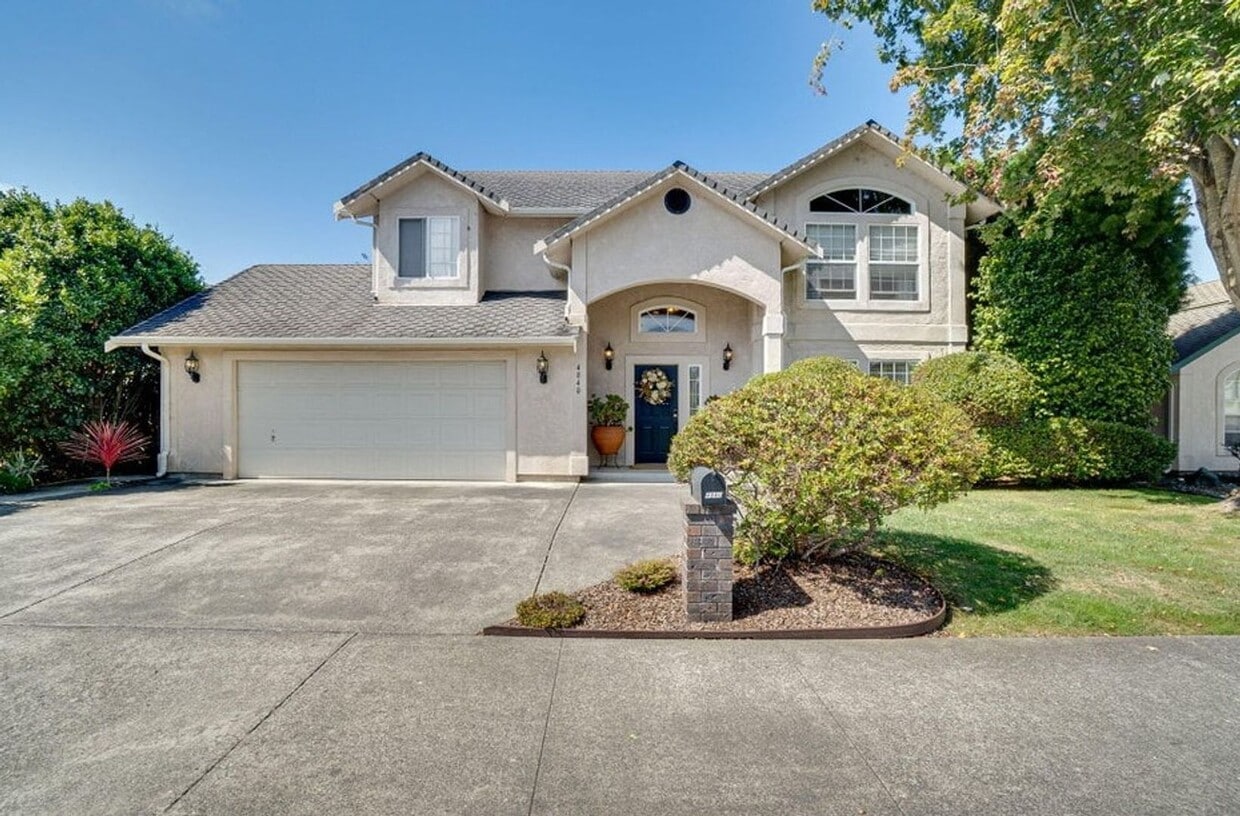Primary Photo - Spacious 4-Bedroom Home in Sought-After Lu...