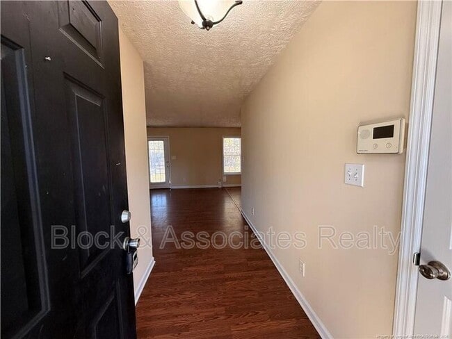 Foto del edificio - 203 Cypress Dr