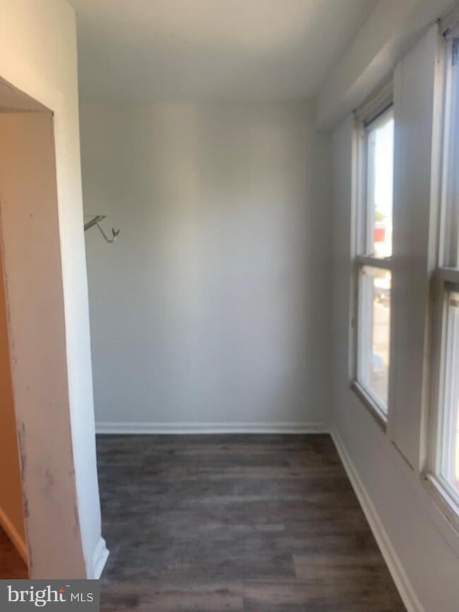 Building Photo - 442 S 60th St