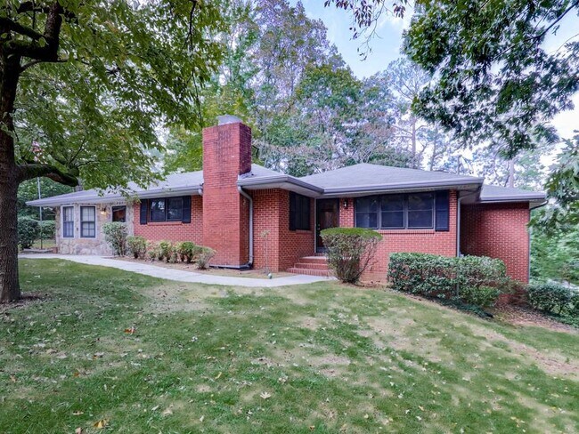 Foto del edificio - 5480 Burgess Dr