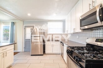 Building Photo - 612 N Brannick Ave