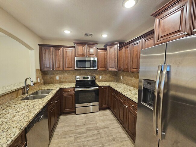Building Photo - Beautiful 3B/2B Townhome in Chaffee Crossi...
